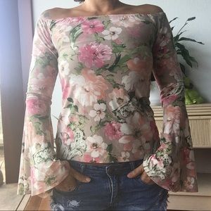 Floral Print Top w/ Bell Bottom Sleeves, Size Sm